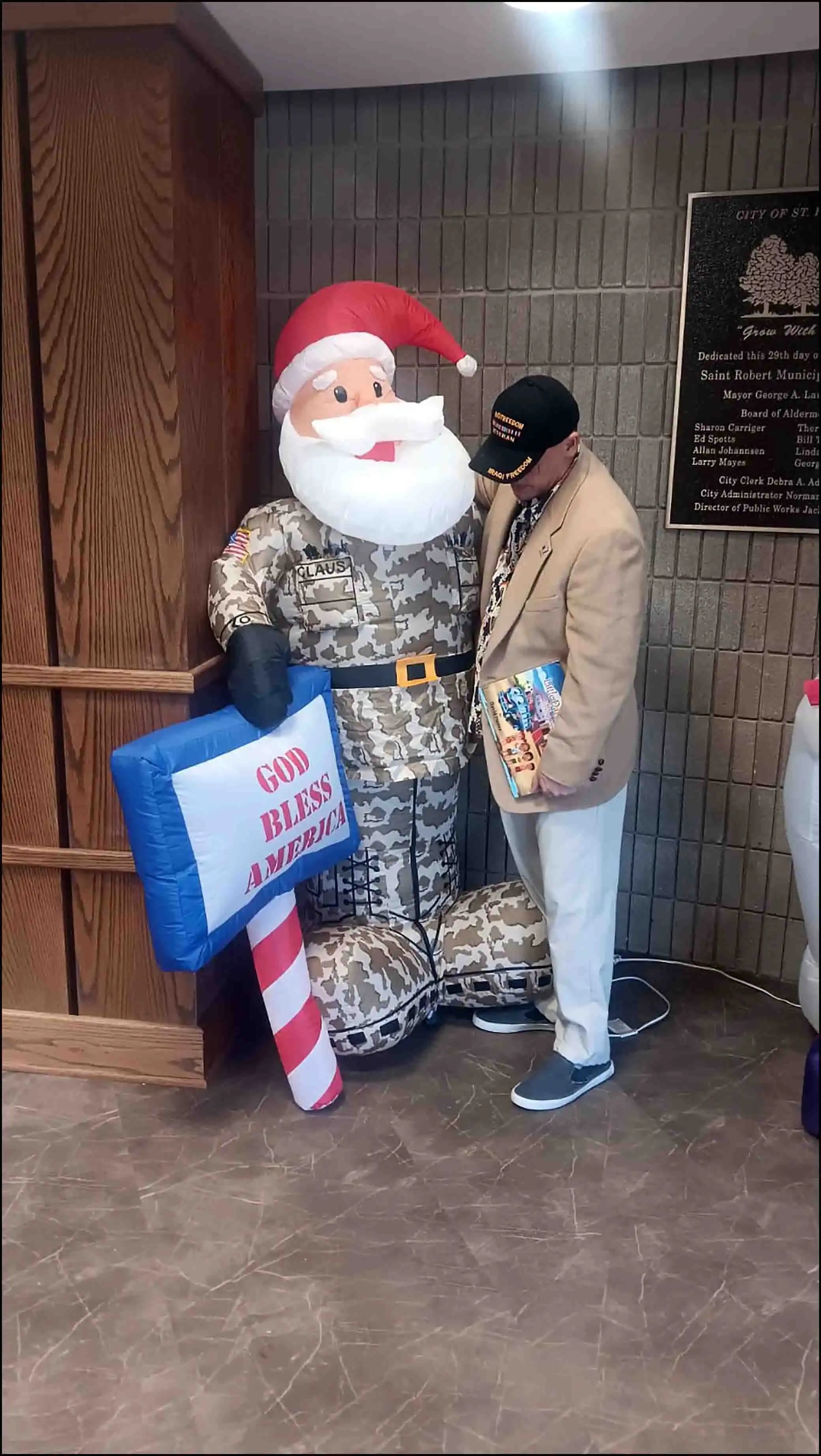 Book Author & CEO David Haave helping the Community during Christmas 2023 Missouri. -- David Haave